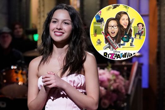 olivia-rodrigo-pokes-fun-at-bizaardvark-co-star-during-snl-monologue