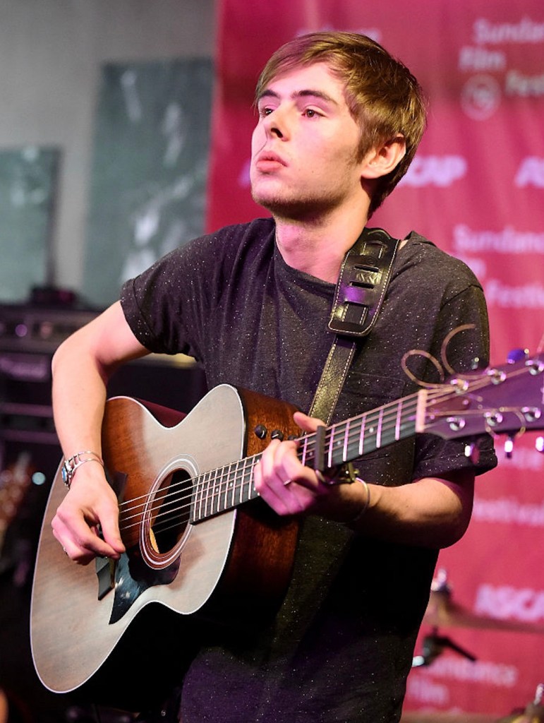 rock-musician-says-hes-going-blind-cancels-tour-dates