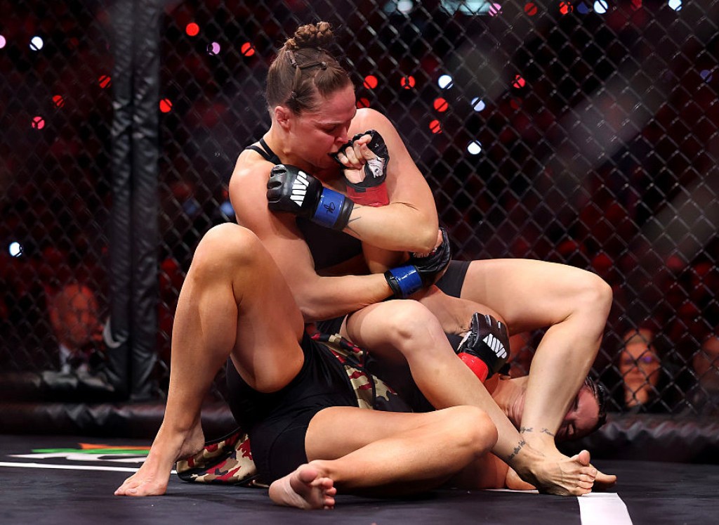 ronda-rousey-humilates-mandalorian-star-in-mma-return