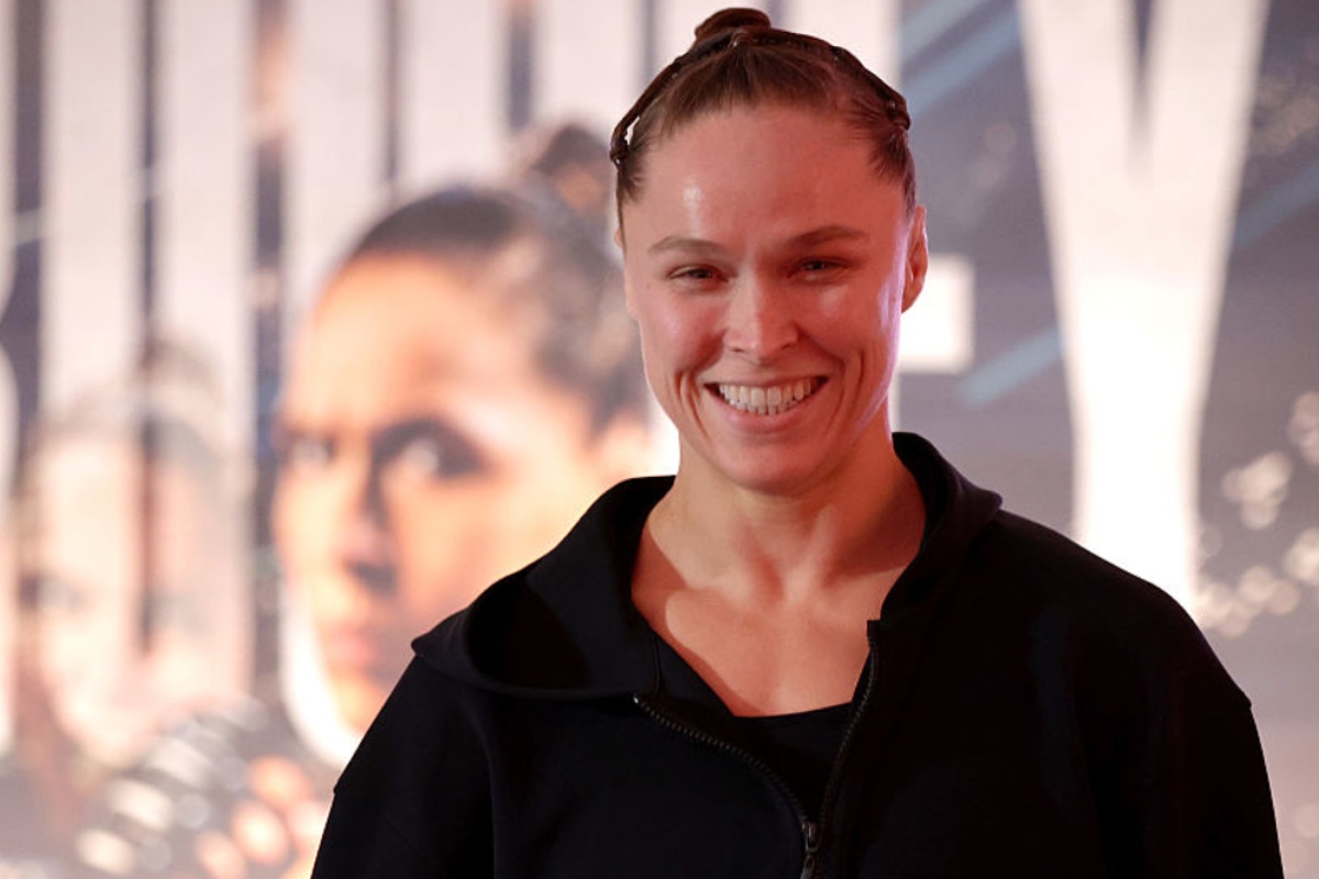ronda-rousey-humilates-mandalorian-star-in-mma-return