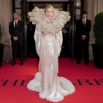 the-model-in-this-eyebrow-raising-met-gala-look-is-the-great-granddaughter-of-an-american-icon