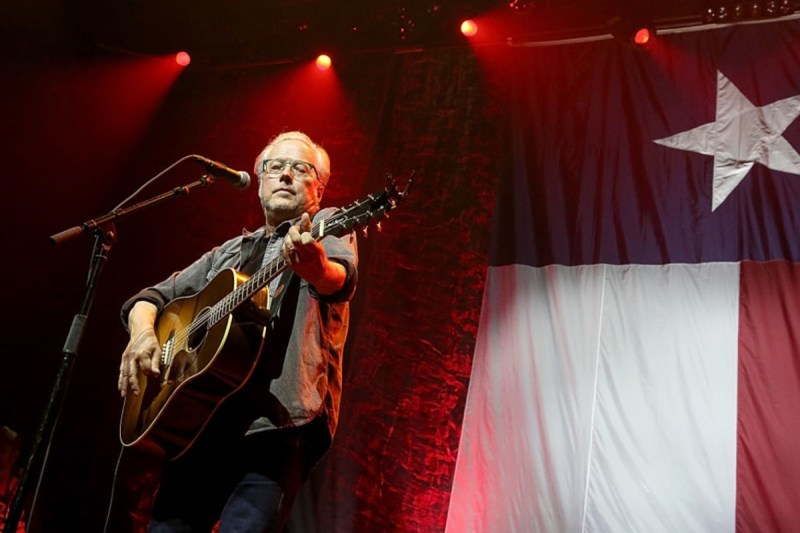 66-year-old-country-music-legend-stricken-with-serious-infection-that-required-hospitalization