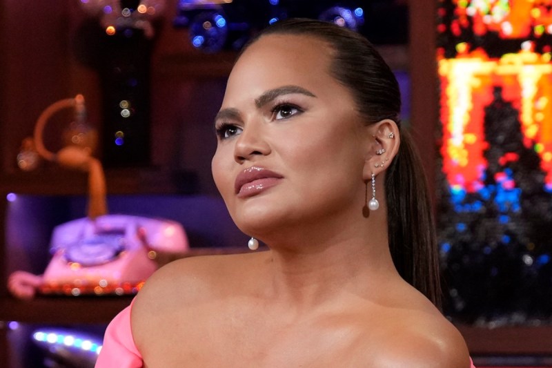 chrissy-teigen-reveals-devastating-death-in-the-family