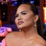 chrissy-teigen-reveals-devastating-death-in-the-family