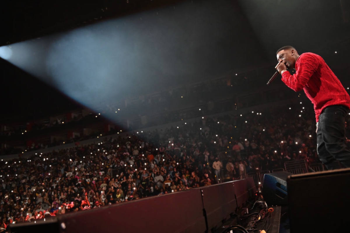 Controversial Rap Legend Accused of Smashing Hookah on Bouncer’s Head