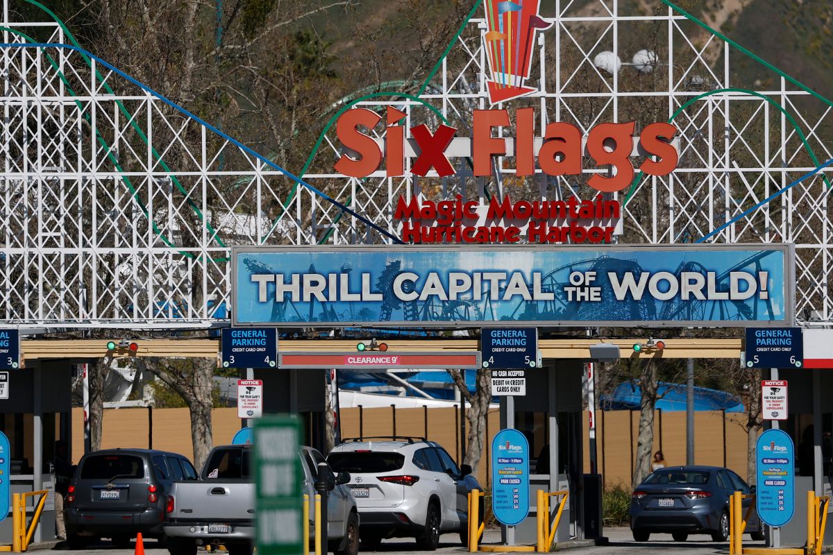 fire-erupts-at-major-us-amusement-park