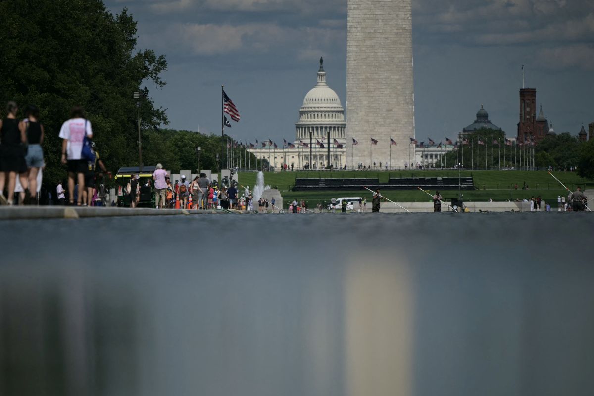 Former Olympian Arrested For Allegedly Vandalizing the Reflecting Pool