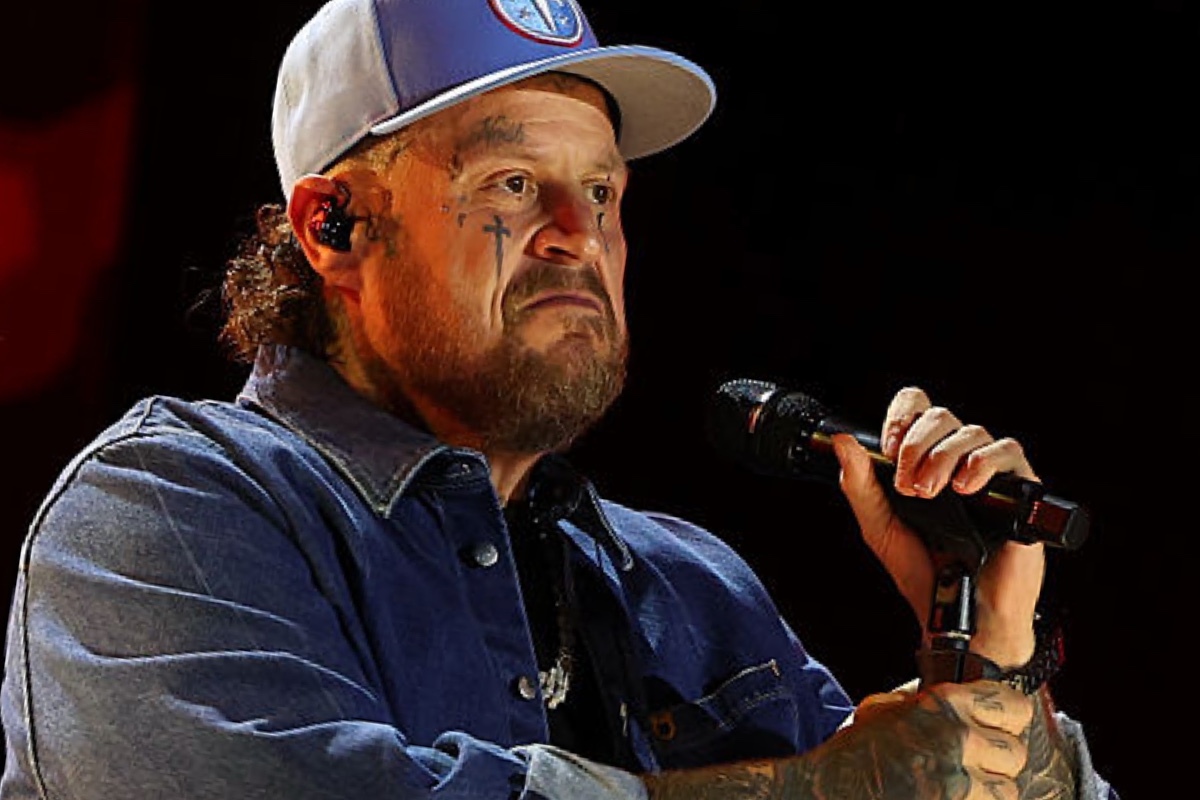 Jelly Roll Breaks Silence on Divorce in Front of Thousands of Fans at Concert