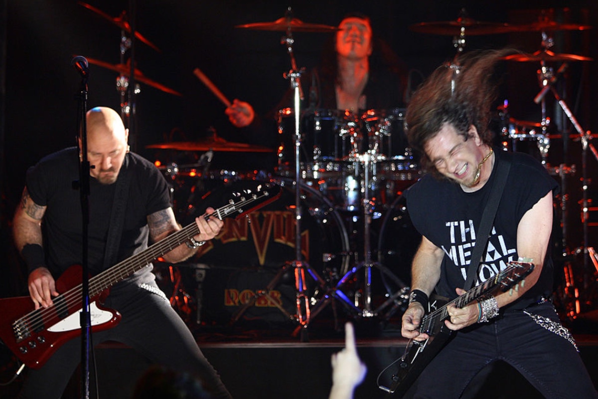 metal-legends-left-stranded-as-touring-van-breaks-down