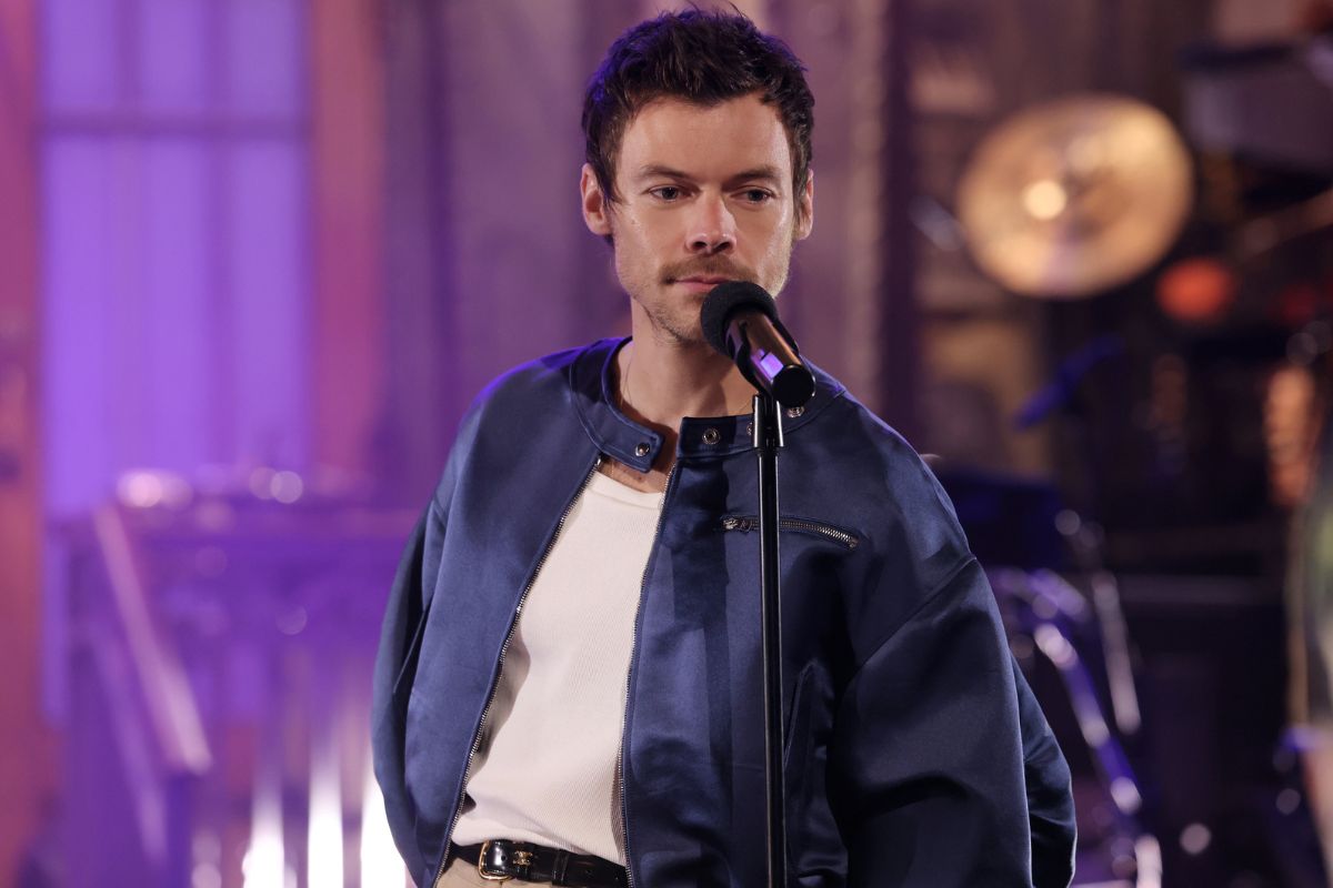 One Direction Alum Chokes on Water And Collapses on Stage Amid Heat Wave in the UK
