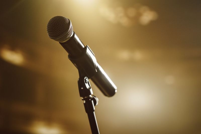 pop-music-singer-songwriter-deeply-struggling