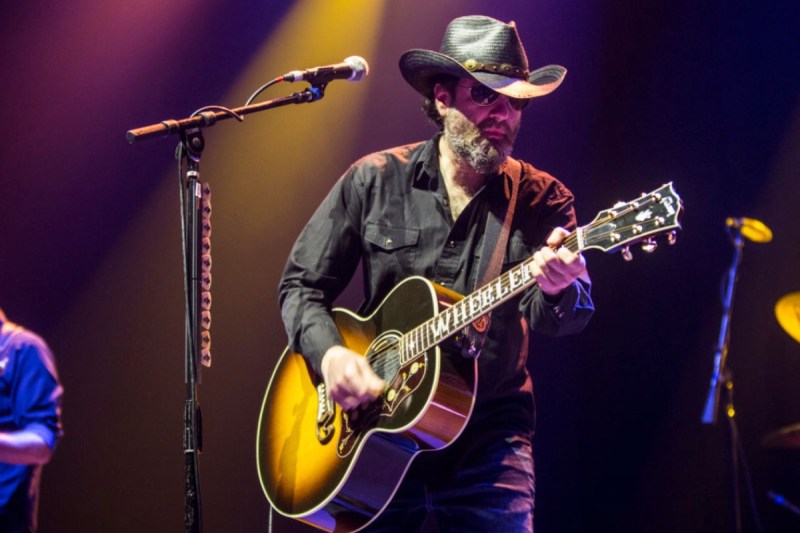 raunchy-country-singer-to-retire-sets-farewell-tour