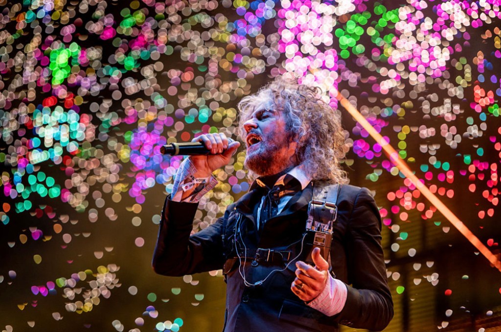 rock-icon-diagnosed-with-pneumonia-concert-canceled.