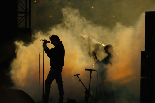 rock-legend-injured-in-car-accident-concert-rescheduled