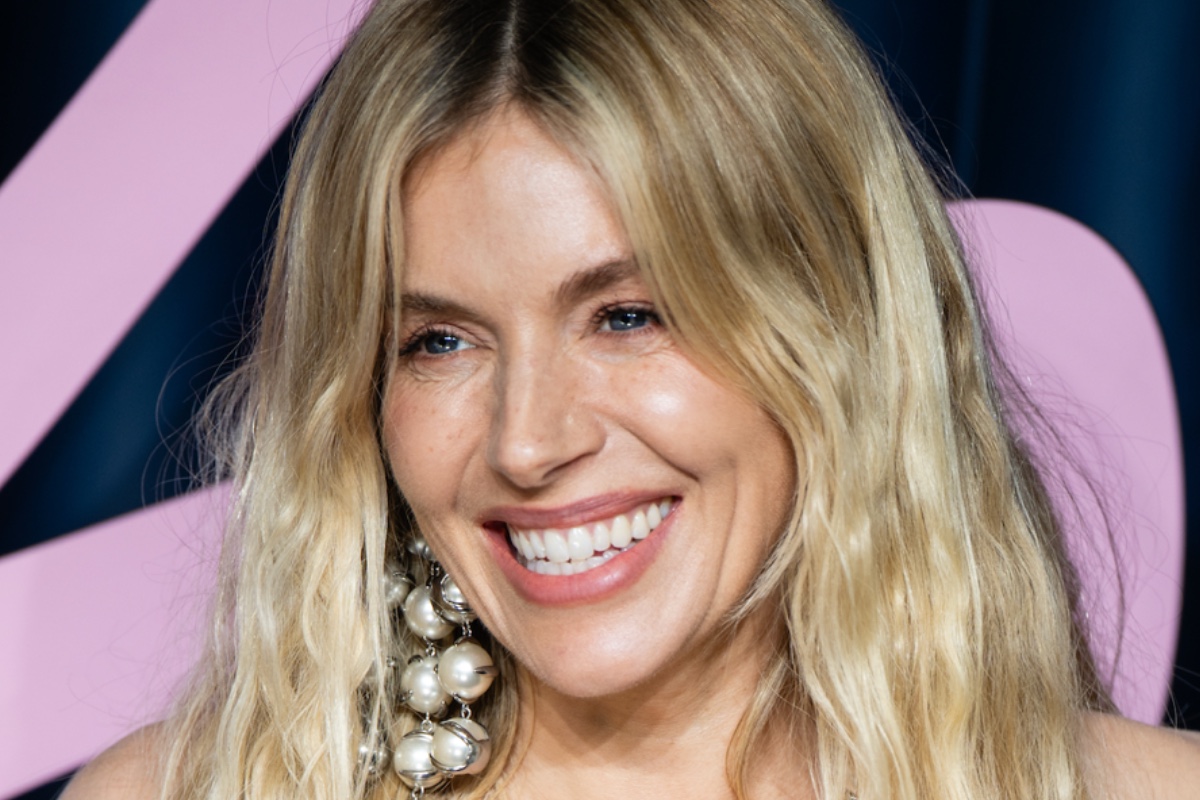 sienna-miller-reveals-2-pieces-of-huge-family-news