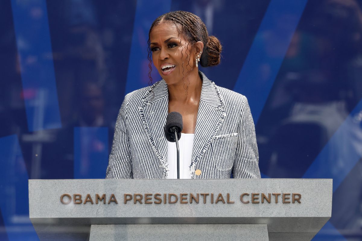 UFC Fighter Says He Was Complimenting Michelle Obama By Calling Her a Man