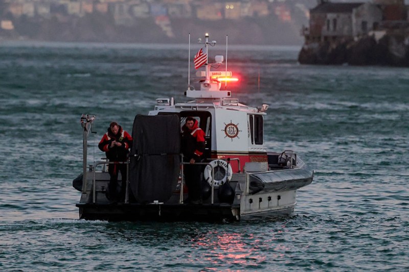 1-dead-3-missing-as-boat-sinks-near-alcatraz