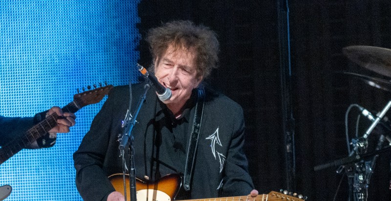 Iconic Singer-Songwriter Suddenly Overhauls His Band