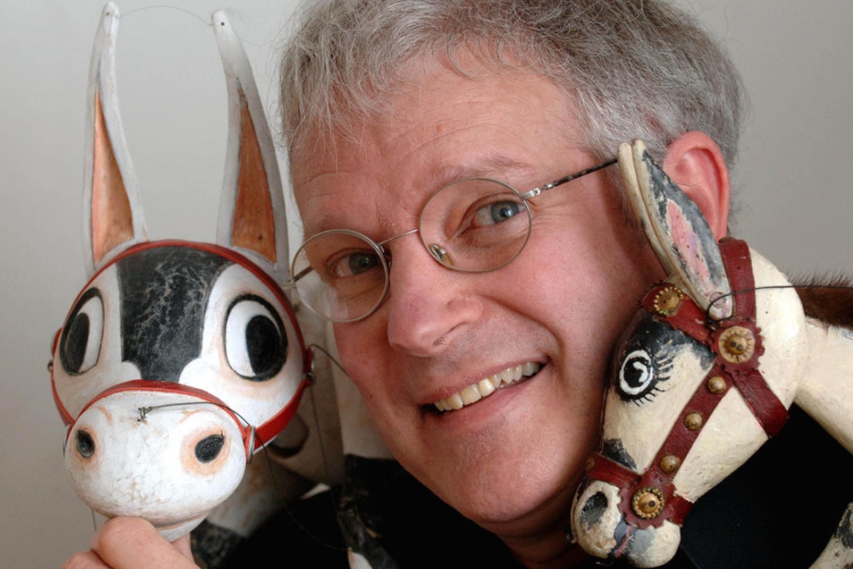 a-beloved-childrens-tv-puppeteer-has-died-ronnie-le-drew-was-78
