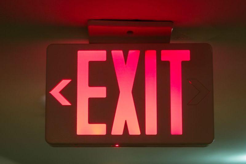 cable-news-anchor-to-exit-amidst-corporate-shakeup