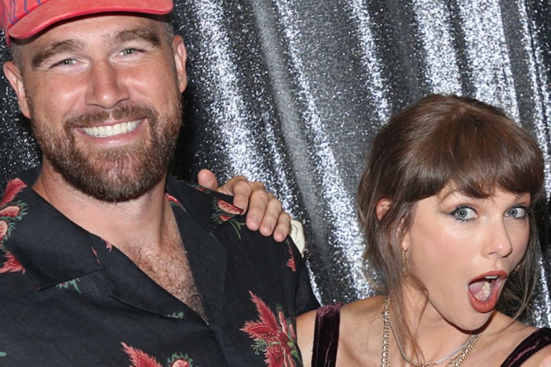 comedy-icon-officiated-taylor-swift-and-travis-kelces-wedding