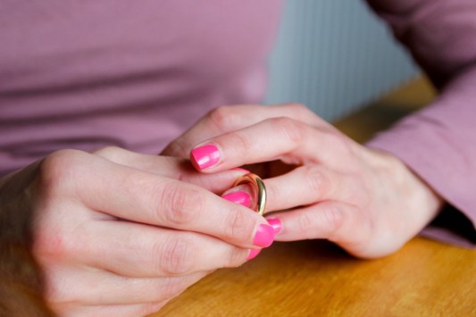 country-stars-wife-secretly-filed-for-divorce-months-ago