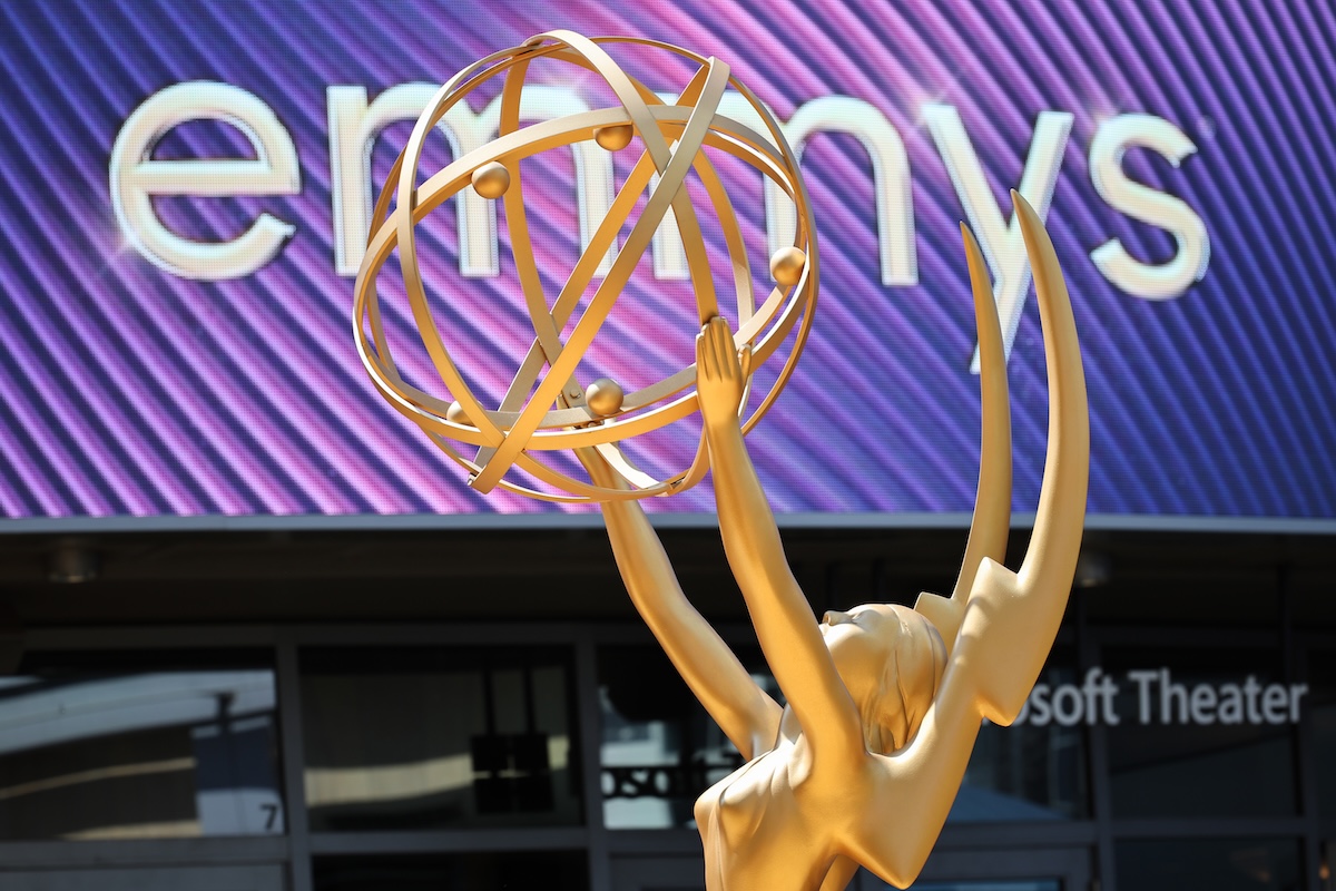 TV Icon to Host the Emmys