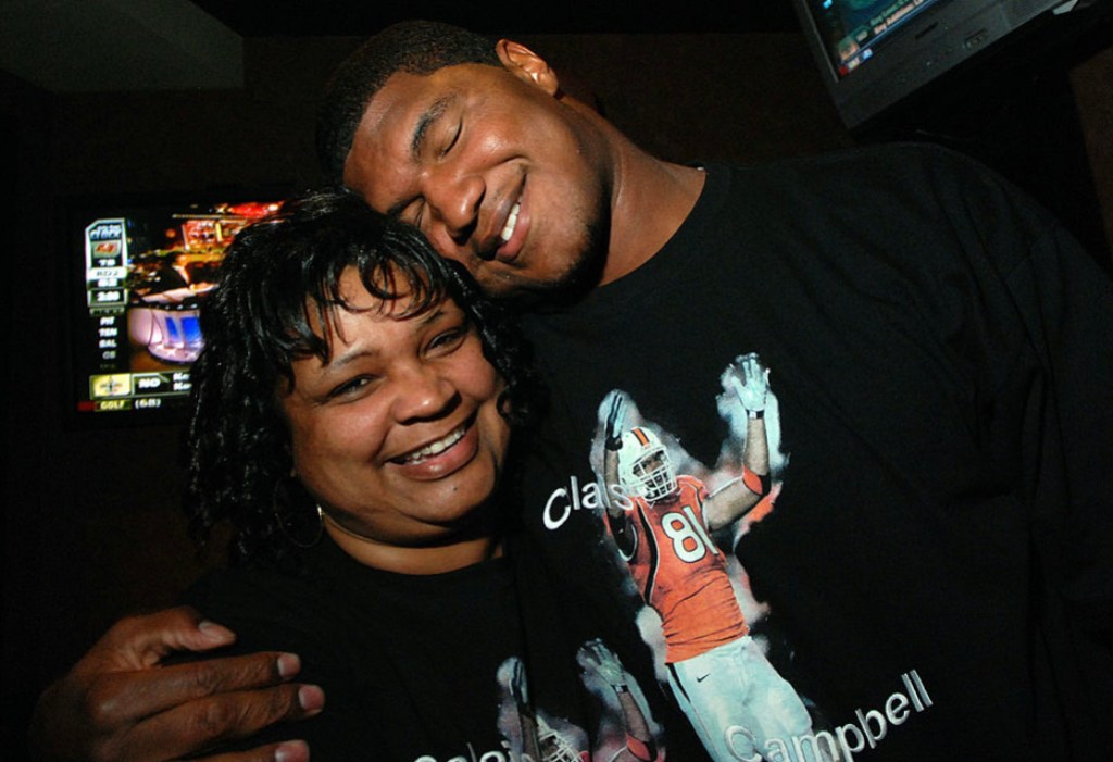 nfl-players-mom-found-dead-and-the-cops-think-his-brother-did-it
