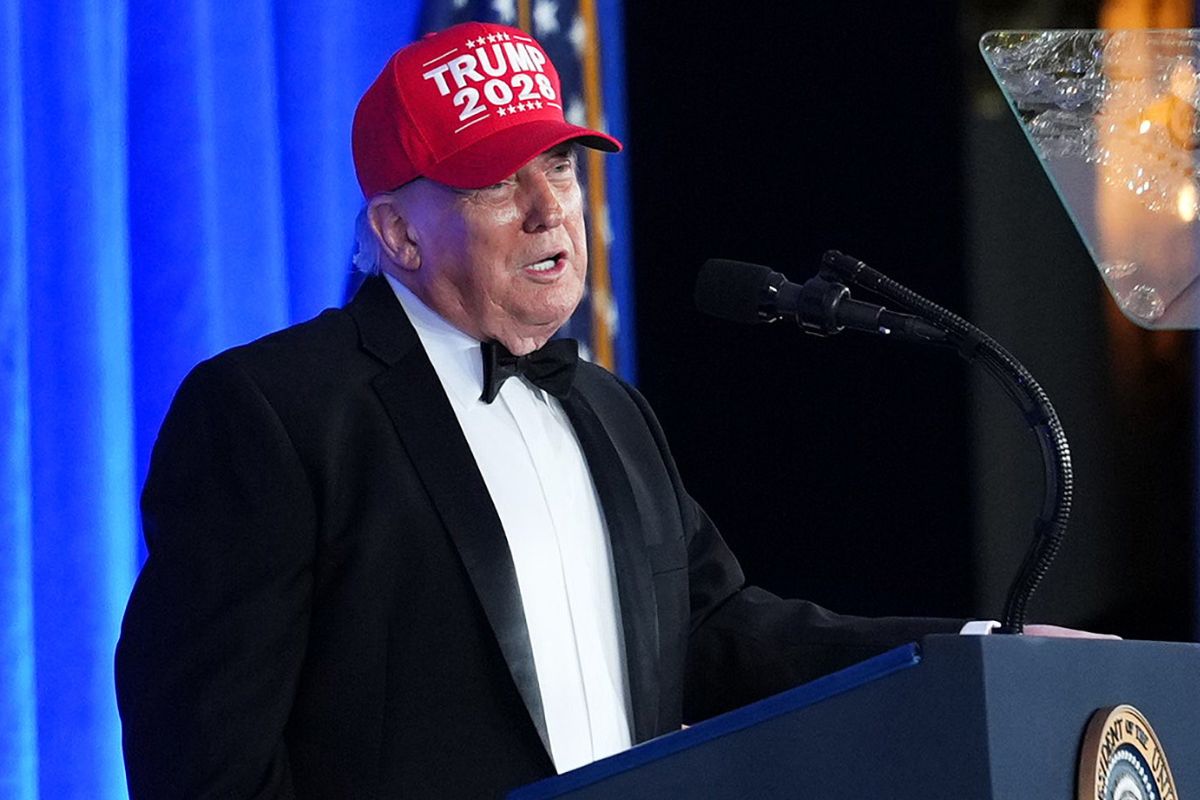president-trump-jokes-about-running-for-a-4th-term-during-white-house-correspondents-dinner