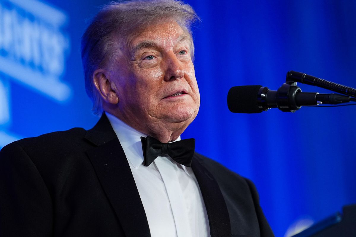 president-trump-makes-awkward-comments-about-cnn-reporter-during-white-house-correspondents-dinner