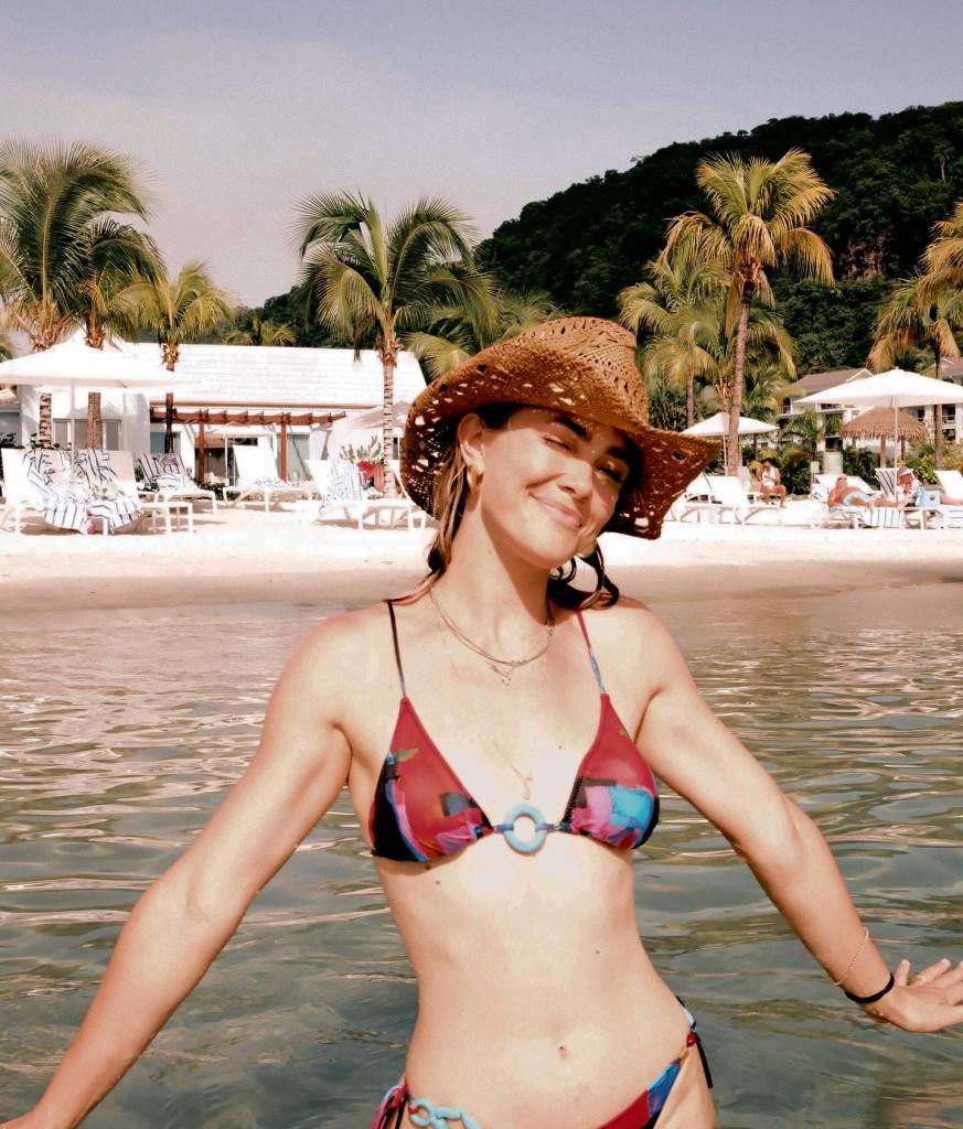 the-hunting-party-star-melissa-roxburghs-3-stunning-swim-photos