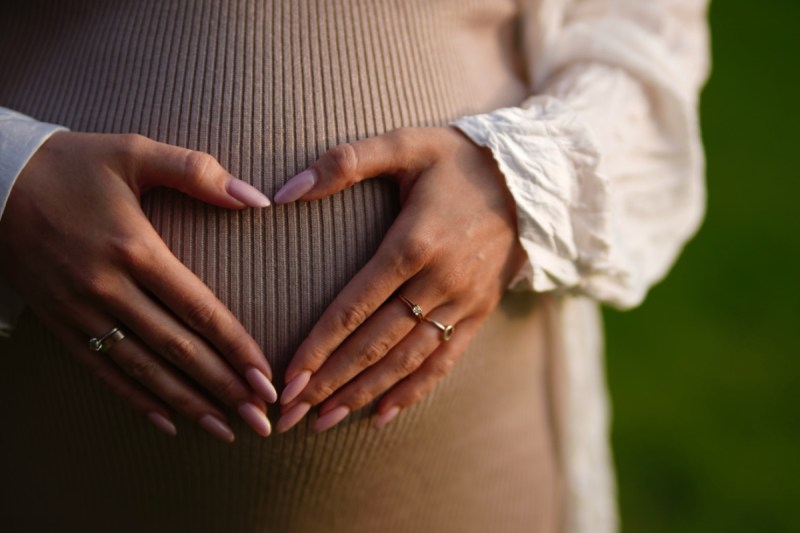 the-little-mermaid-actor-and-umbrella-academy-actress-expecting-baby-together