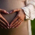 the-little-mermaid-actor-and-umbrella-academy-actress-expecting-baby-together