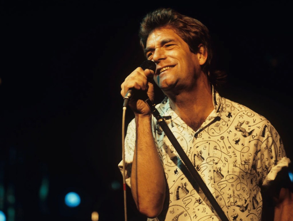 the-tragic-medical-condition-that-ended-huey-lewis-career