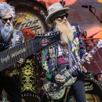 watch-zz-top-rocker-shreds-with-the-biggest-bass-youve-ever-seen