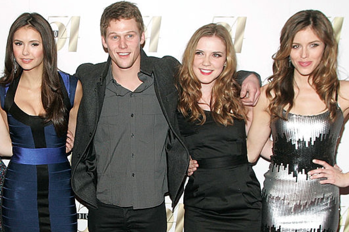 a-vampire-diaries-star-just-went-blonde