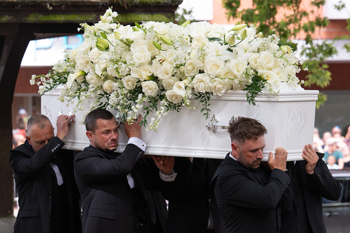 Hundreds Line up to Honor Music Legend During Funeral Procession