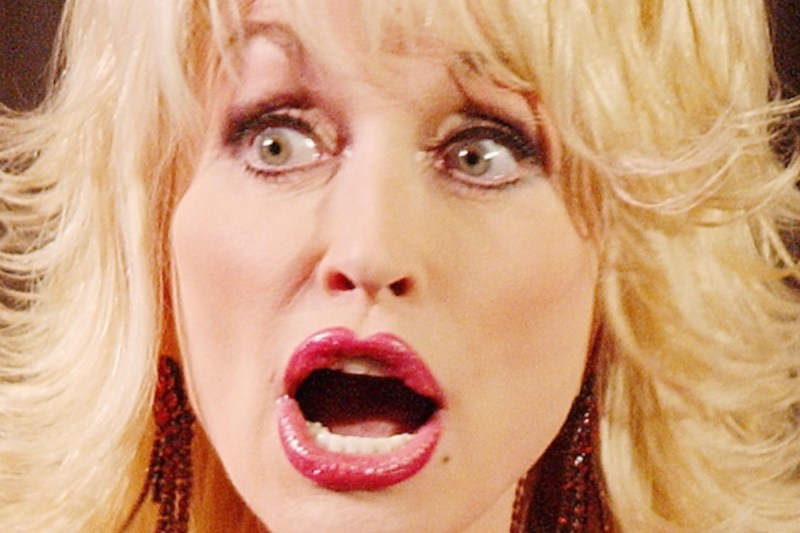 dolly-parton-mural-vandalized