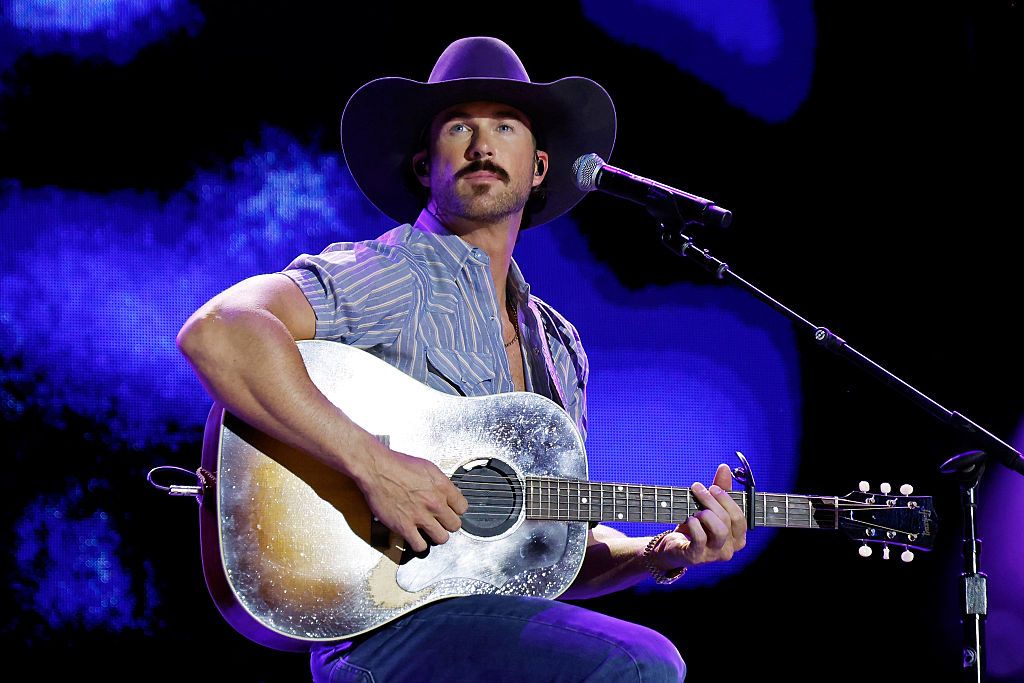 facebook-marketplace-seller-gets-incredible-thrill-when-celebrity-shows-up-to-buy-his-guitar