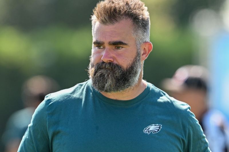 jason-kelce-spotted-at-beloved-midwest-amusement-park