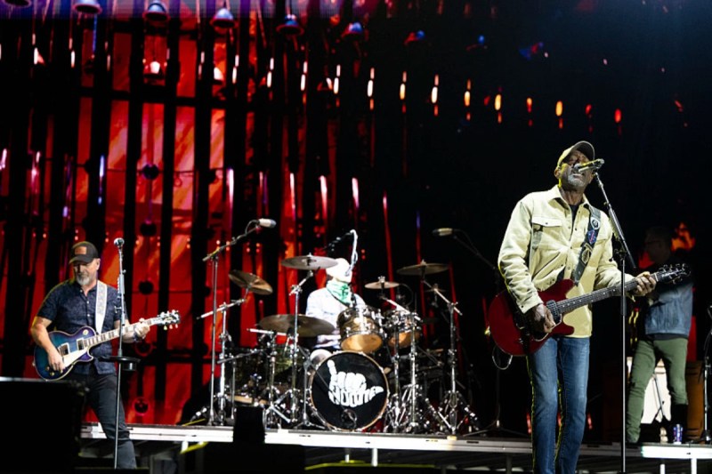 rock-country-legend-plans-to-retire-in-2-years
