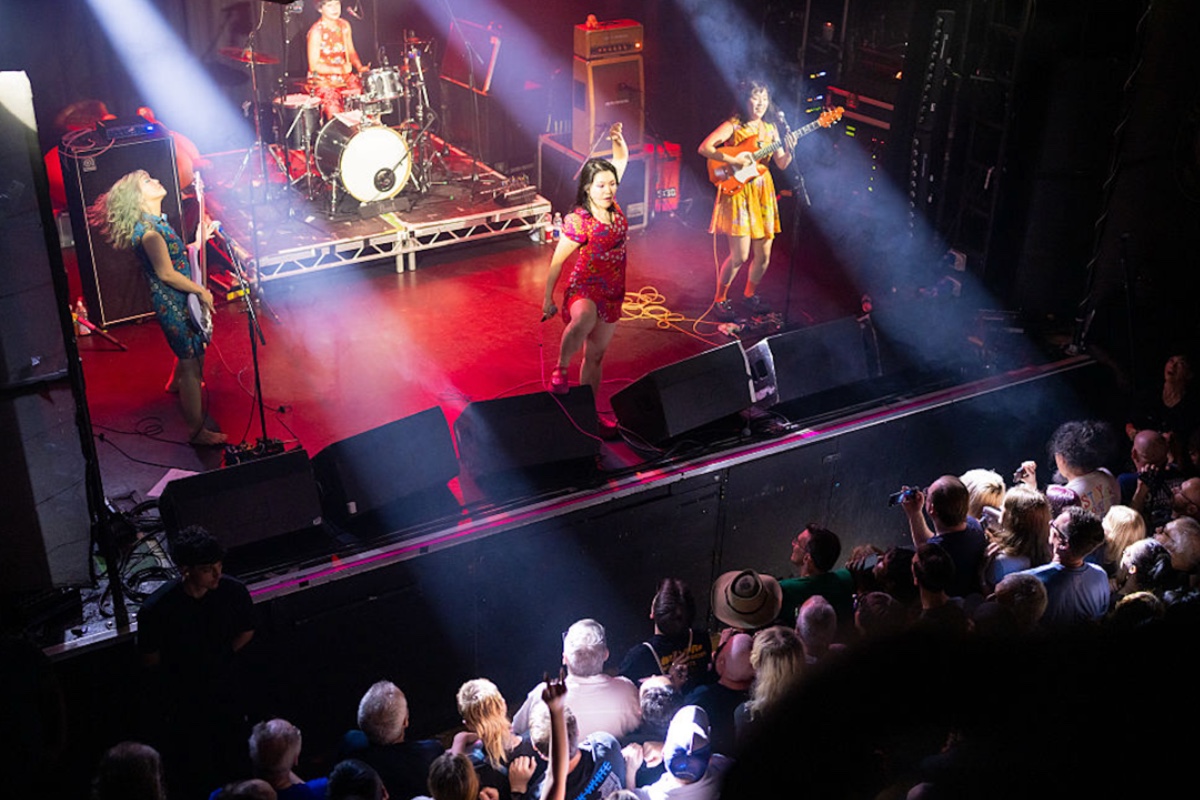 rock-star-throws-guitar-into-crowd-injures-fan