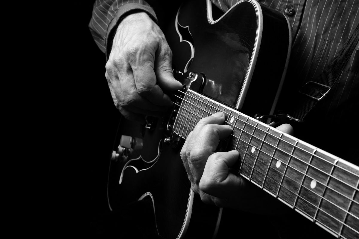 singer-songwriter-dies-after-hospitalization-for-lung-issues