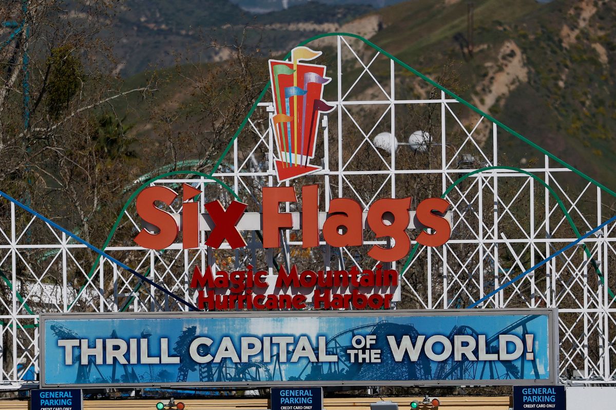 six-flags-guest-roller-coaster