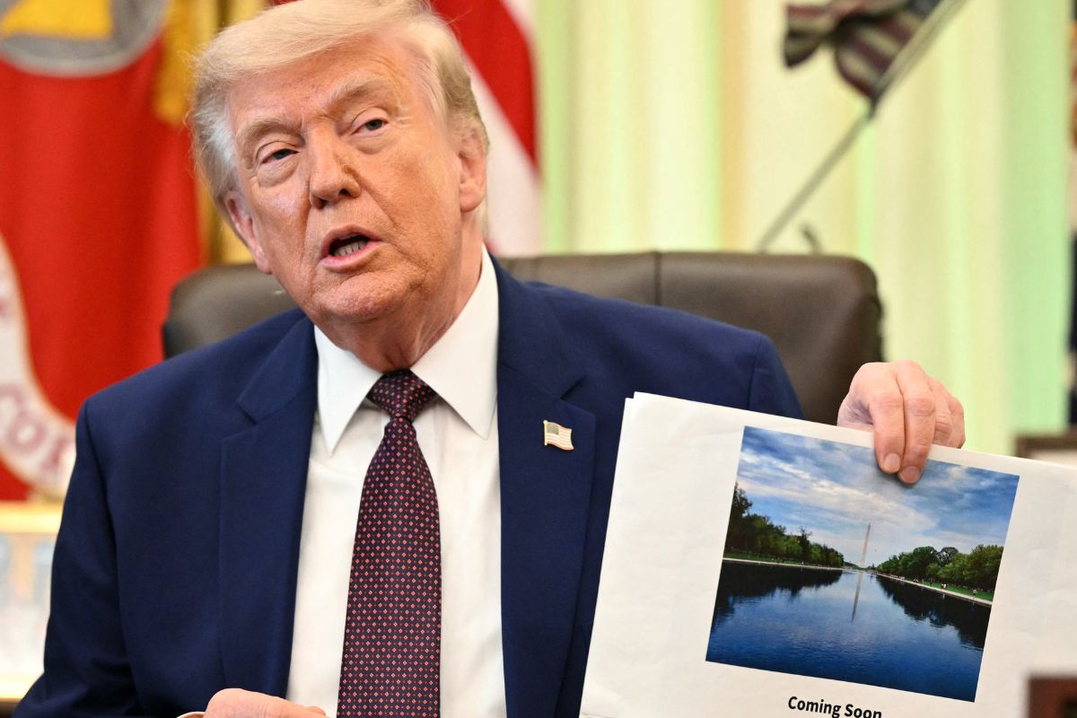 trump-administration-reflecting-pool-vandalism