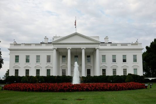 white-house-attacks-cnn-reporter-after-she-questions-president-trump-about-aide