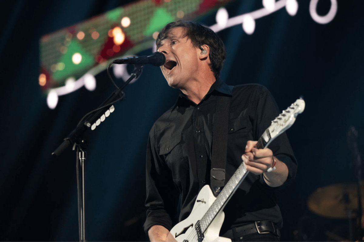 2000s Rockstar Undergoes Eye Surgery After Frightening Symptoms