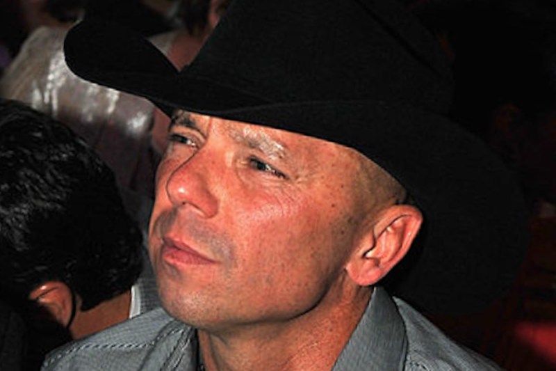 woman-paid-300k-to-kenny-chesney-imposter-and-then-tried-to-sue-the-real-singer-over-it